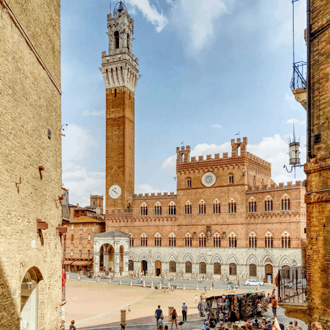 Visit the main square, Piazza del Campo, in nearby Siena