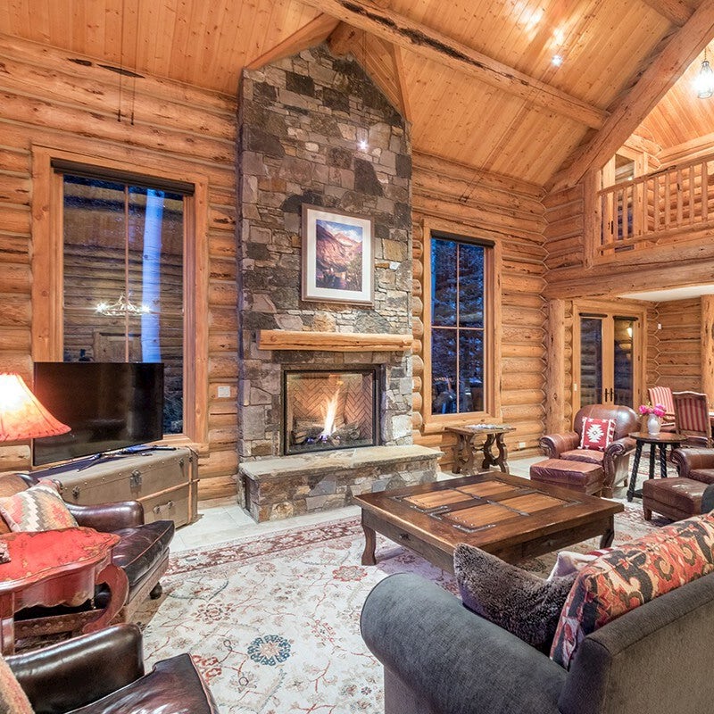 A big fireplace in the cosy living space