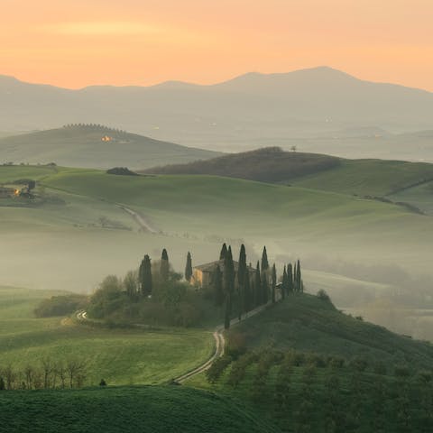 Be enthralled by the beautiful, unmistakable landscapes of Tuscany
