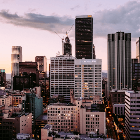 Stay in Downtown Los Angeles amidst the vast array of shopping boutiques, bars and restaurants 