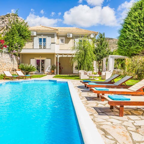 Cool off after a sunbathing session in the pool