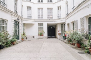 Gauche Glamour image 9