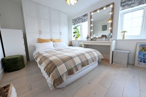 Kew Gardens Retreat image 12
