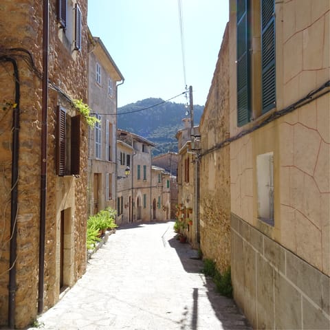 Explore Mallorca's traditional towns – Manacor is a few minutes' drive