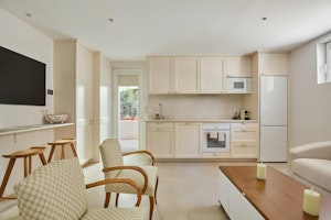 Mirabeau Afternoons image 15