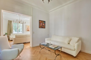 Mirabeau Afternoons image 13