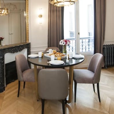 Savour delicious breakfasts in the elegant dining area 