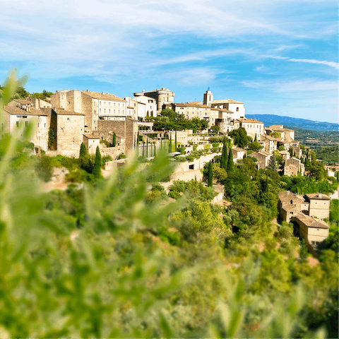 Explore the beautiful hills and villages of Provence – your home is a 6km drive from Callas 