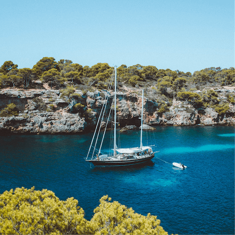 Explore the island of Mallorca, from your countryside base – a thirteen-minute drive away from Inka