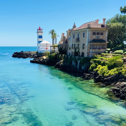 Discover stunning Cascais, including the marina a twenty-minute walk away