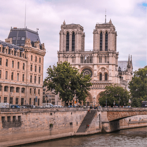 Stay just a ten-minute walk from Notre Dame