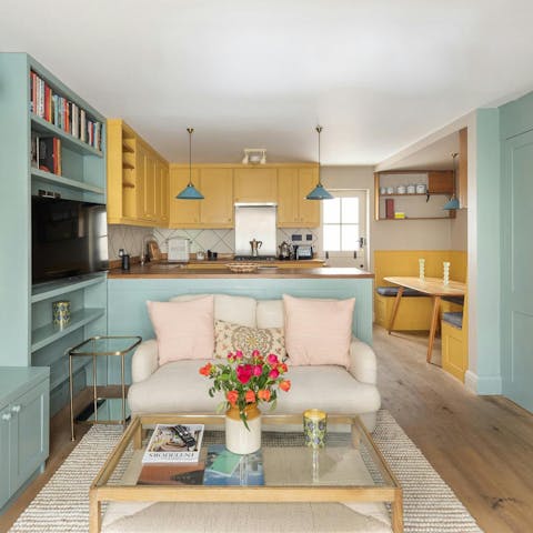 Forget the bustle of the city in this tranquil mint- and sunshine-hued home