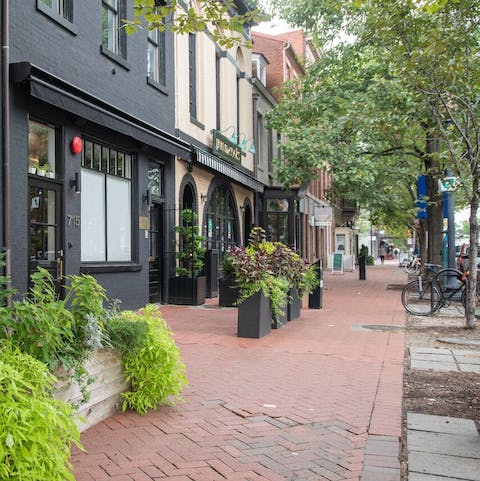 Try the local restaurants, cafes and bars in Barracks Row