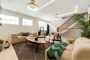 Lady Belgravia image 1