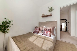 Lady Belgravia image 15