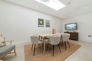 Lady Belgravia image 11
