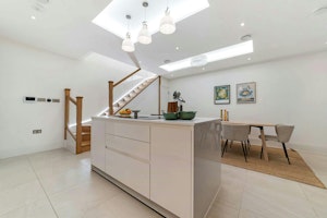 Lady Belgravia image 10