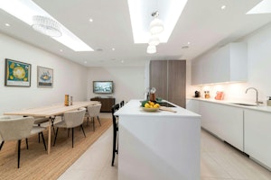 Lady Belgravia image 8