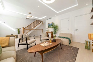 Lady Belgravia image 7