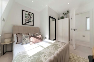 Lady Belgravia image 2
