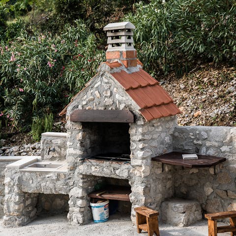 Make use of the outdoor kitchen and barbecue