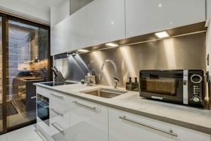 Calming Light in Chelsea image 10