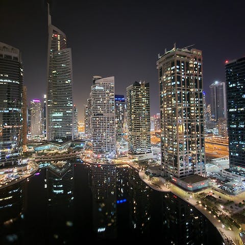 Stay in the vibrant Jumeirah Lake, moments away from the Dubai Marina 
