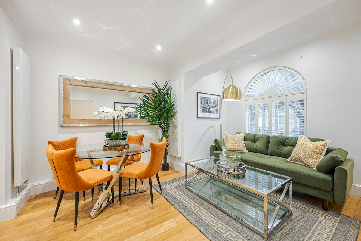 Knightsbridge Charm