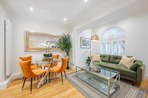 Knightsbridge Charm image 1