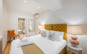 Knightsbridge Charm image 15