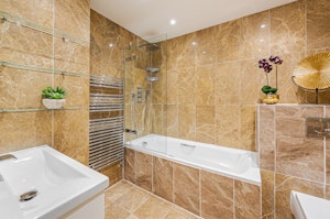 Knightsbridge Charm image 13