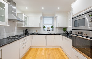 Knightsbridge Charm image 12