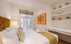 Knightsbridge Charm image 2
