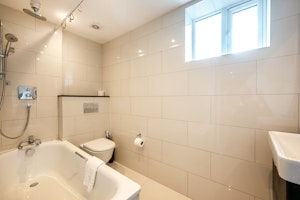 Kensington Comfort image 7