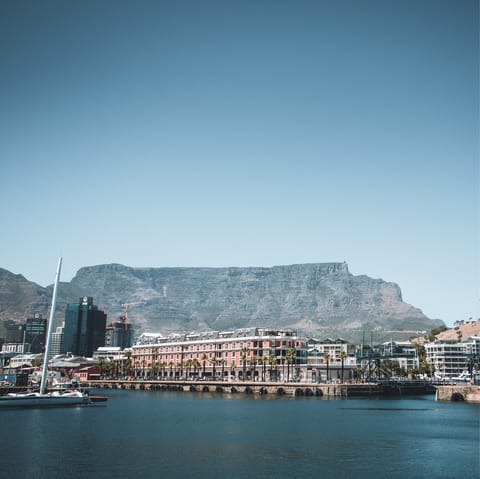 Explore the nearby V&A Waterfront with its many entertainment options