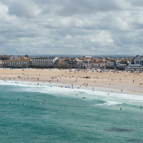 Explore all St Ives has to offer – Porthmeor Beach is a seven-minute stroll away