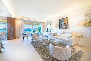 French Riviera Retreat image 12