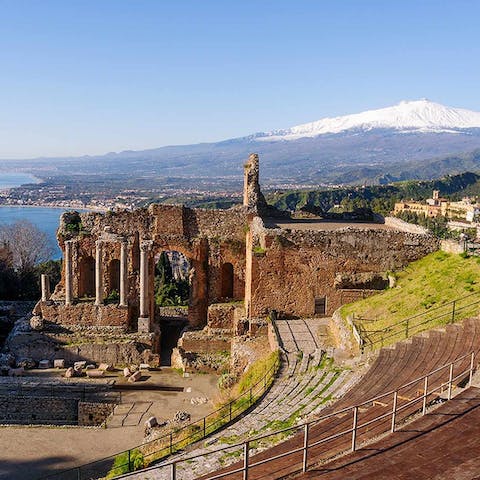 Enjoy your stay in Riposto in the shadow of Mount Etna 