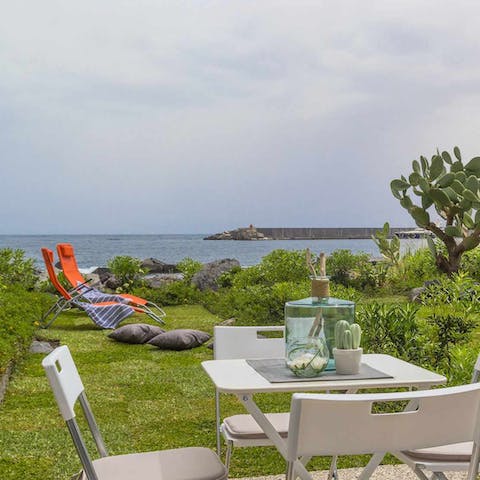 Share delicious meals and Sicilian wine in the garden overlooking the sea 
