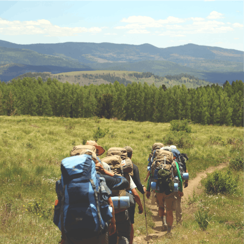 Explore the hiking trails of the Arán Valley in summer