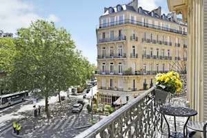 The Charm of the Champs Élysées image 5