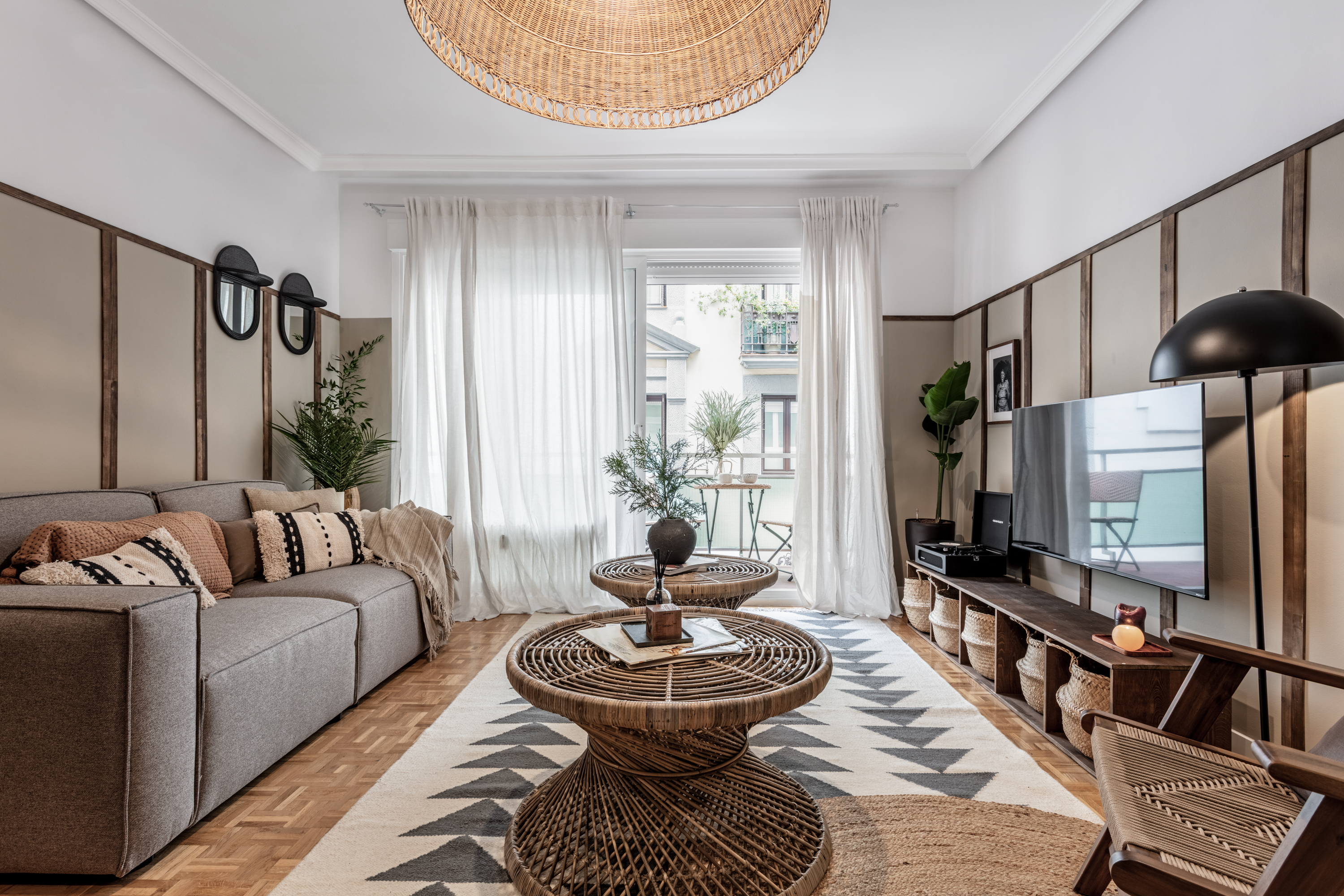 The Walls of Love, Lista, Madrid Plum Guide