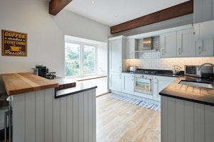 Tranquil Teeside Cottage image 14