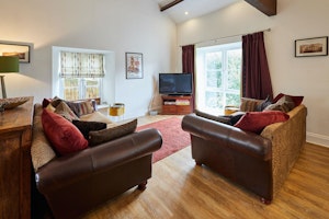 Tranquil Teeside Cottage image 13