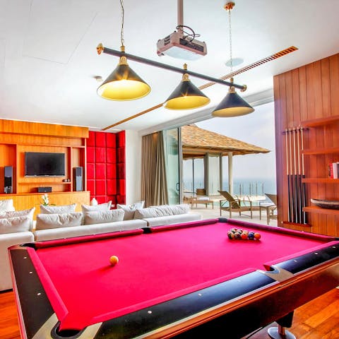 Spend evenings sipping cocktails and playing pool in the sociable lounge setting