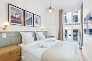A Chic Romance image 12
