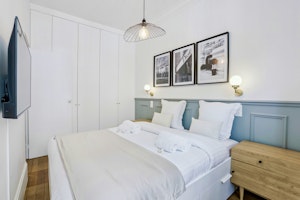 A Chic Romance image 9
