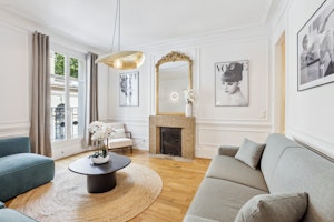 A Chic Romance image 1