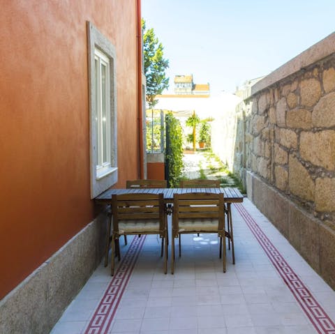 Sip an aromatic cup of freshly brewed coffee to kick-start the day, or win(e)d down in the evening with your favourite tipple in this cool courtyard seating area