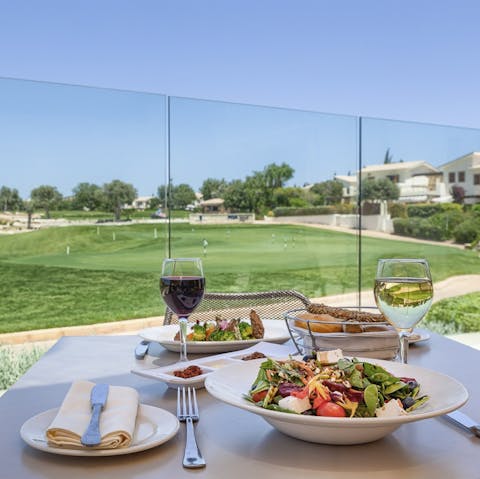 Refuel with an alfresco meal by the golf course